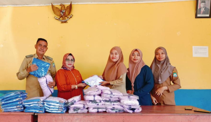 Serah Terima Seragam TK Kalaero